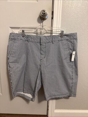 NWT The City 9” Bermuda Shorts - Size 18